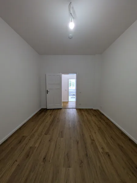Familienfreundliche 3 Zimmer Wohnung am Hotspot-Altbauwohnung Nahe Ernst-Thälmann-Park! — photo 1